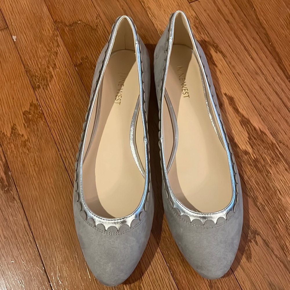 NWT Nine West gray flats